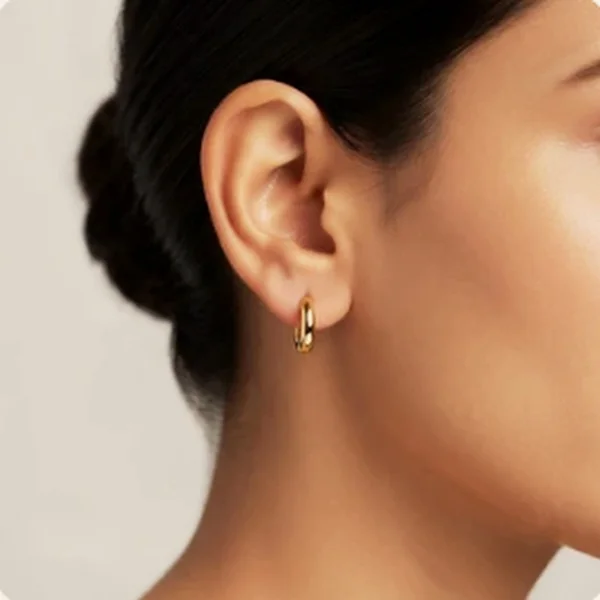Daily 916 Gold Round Studs